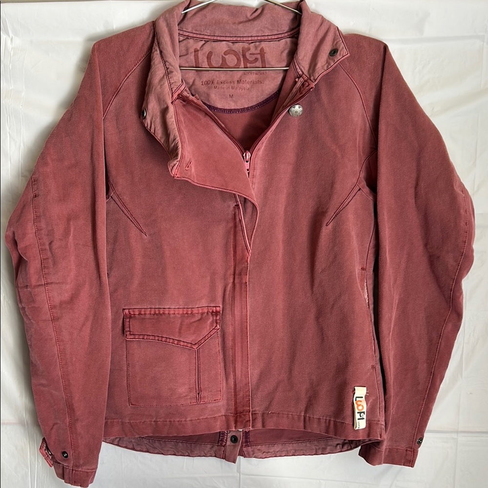 Red Utility Jacket with Collared Neckline and Relaxed Fit  61% ORGANIC COTTON .